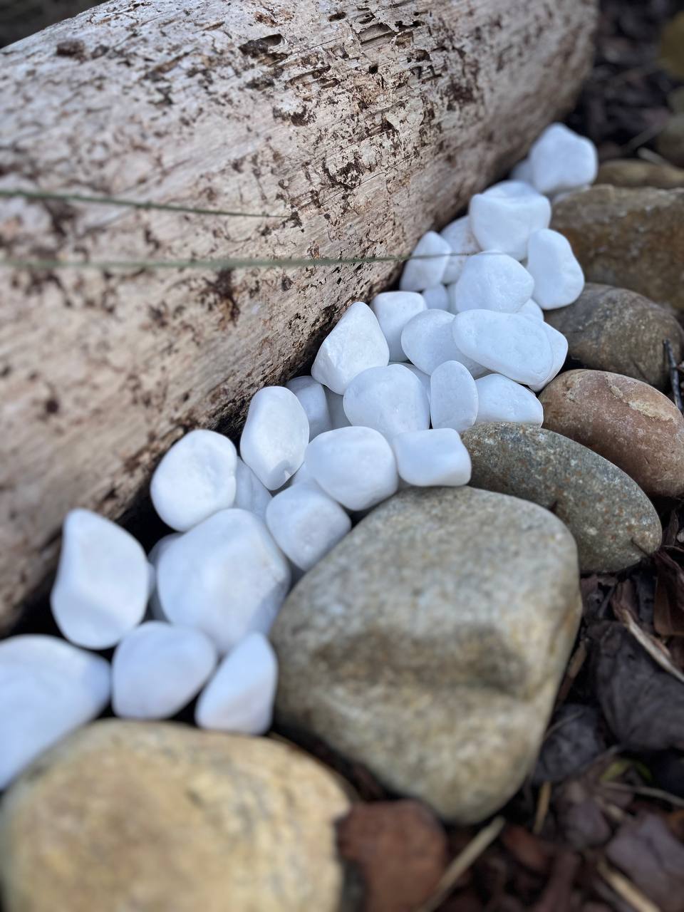 SNOW WHITE MARBLE PEBBLES (40lbs bag)