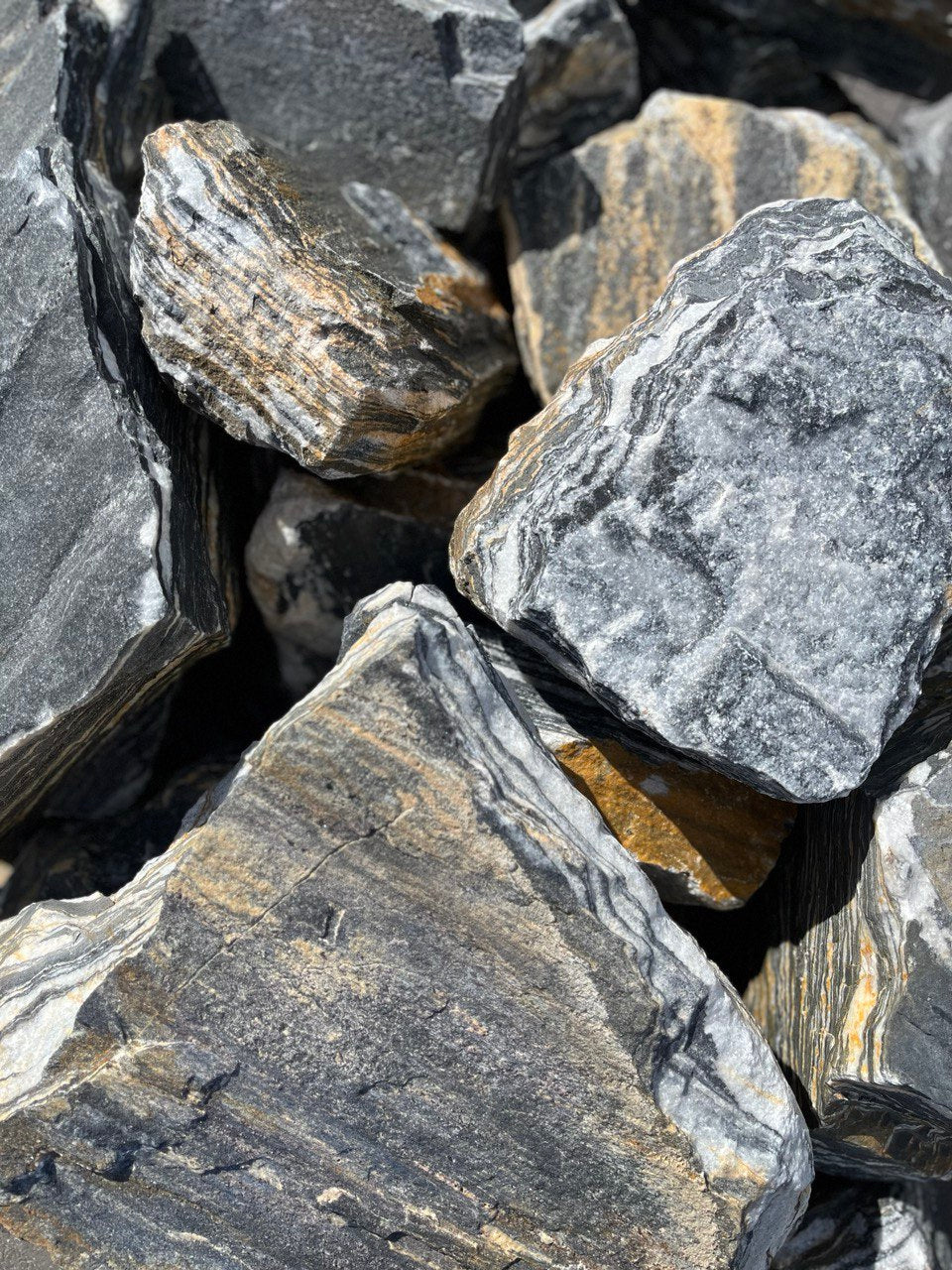 ROYAL BLACK MARBLE ROCKS (per pallet)