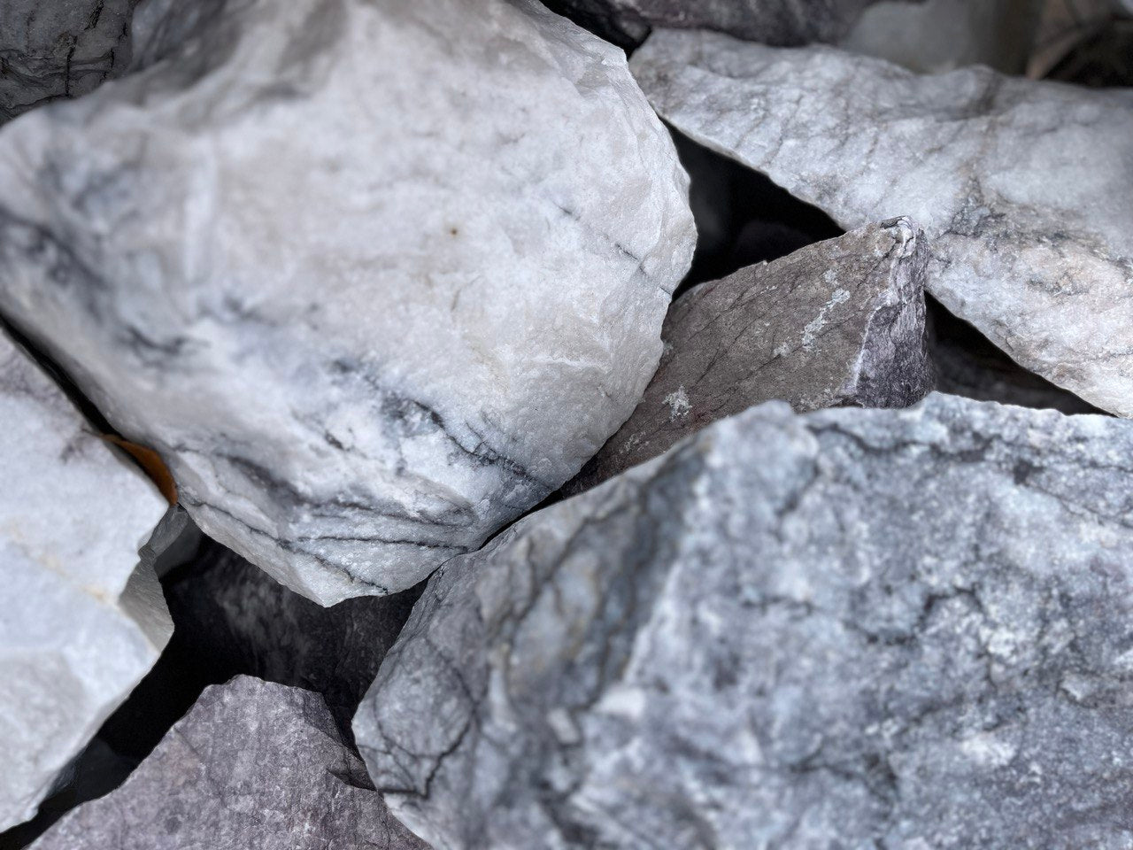 PURPLE MARBLE ROCKS (per pallet)
