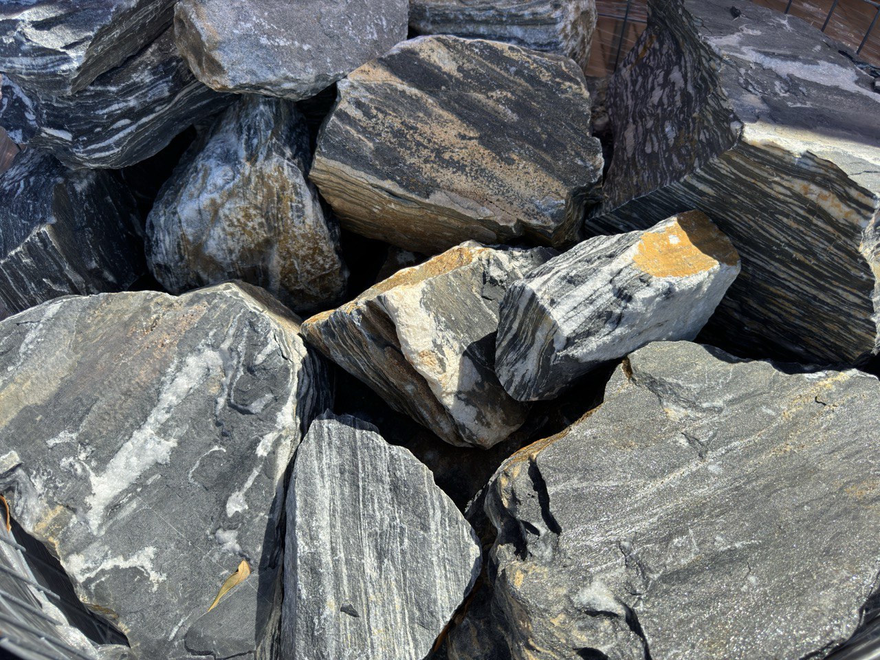 ROYAL BLACK MARBLE ROCKS (per pallet)