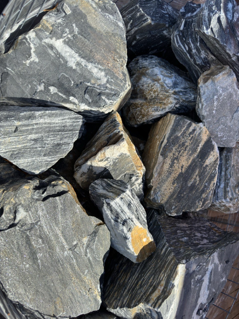 ROYAL BLACK MARBLE ROCKS (per pallet)