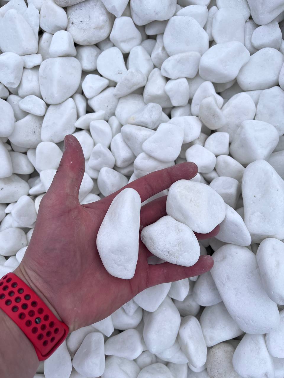 SNOW WHITE MARBLE PEBBLES (40lbs bag)