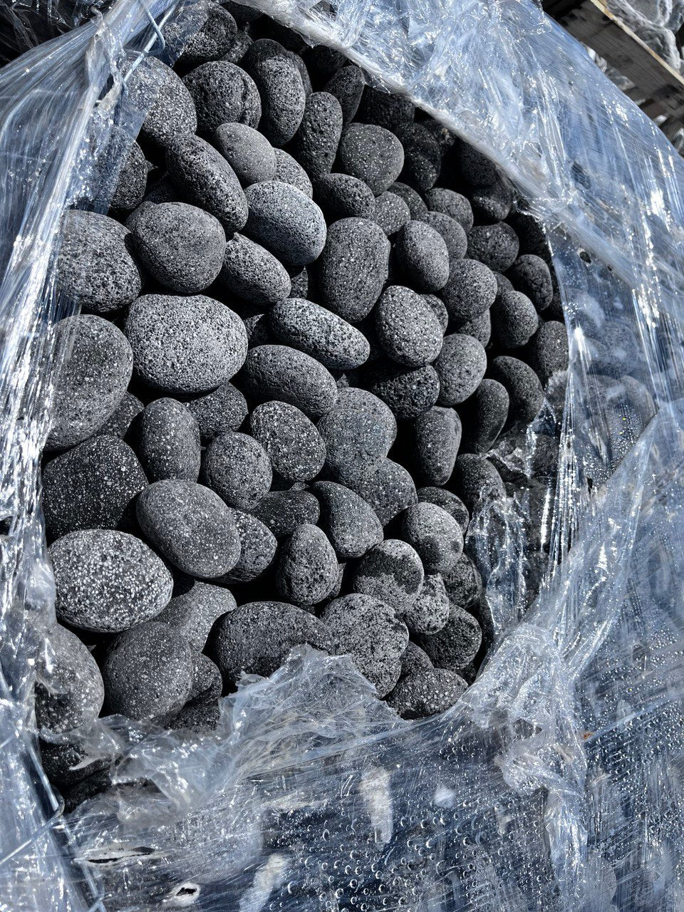 BLACK LAVA PEBBLES (40lbs bag)